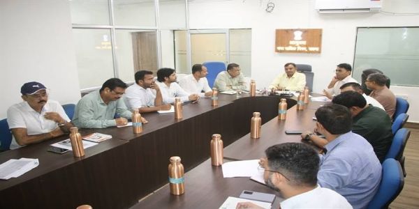सतना नगर निगम के विकास कार्यों को गुणवत्ता के साथ तय समय-सीमा में पूरा करें: कमिश्नर