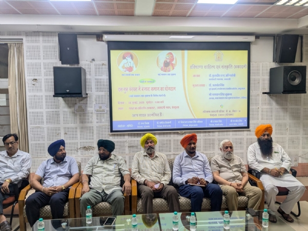 हरियाणा साहित्य अकादमी के  कार्यकारी उपाध्यक्ष डॉ कुलदीप चंद अग्निहोत्री कार्यक्रम में भाग लेते हुए
