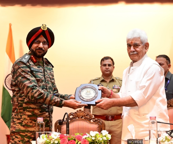 हमें अपनी संरक्षा और समृद्धि के लिए खतरा बनने वाले हर आतंकवादी और आतंकवादी संगठन को खत्म करने का संकल्प लेना चाहिए- उपराज्यपाल