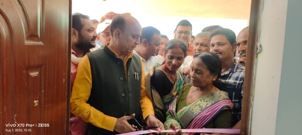अररिया फोटो:विधायक फीता काटकर उद्घाटन करते