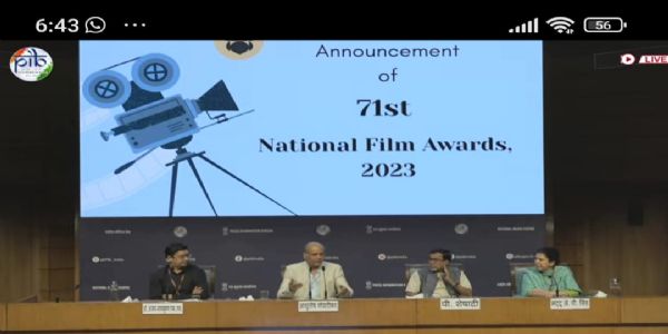 राष्ट्रीय फिल्म अवार्ड की घोषणा करते अवार्ड जूरी