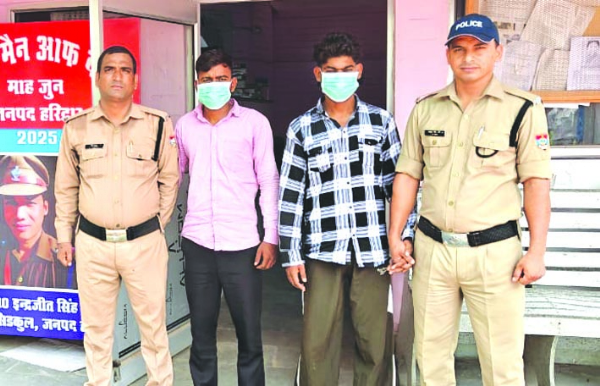 पुलिस गिरफ्त में आरोपित