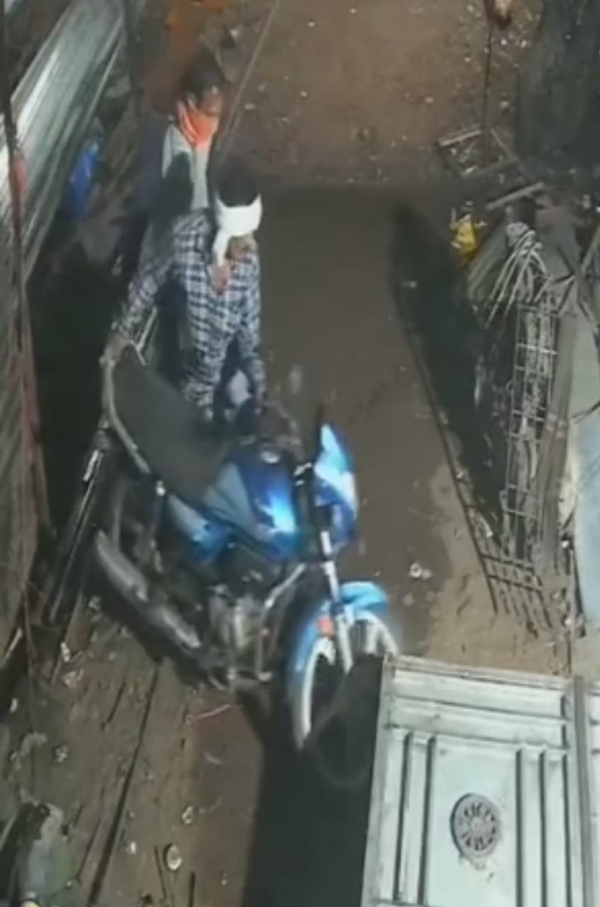 बाइक चोरी, वारदात सीसीटीव्ही.केमरे में कैद