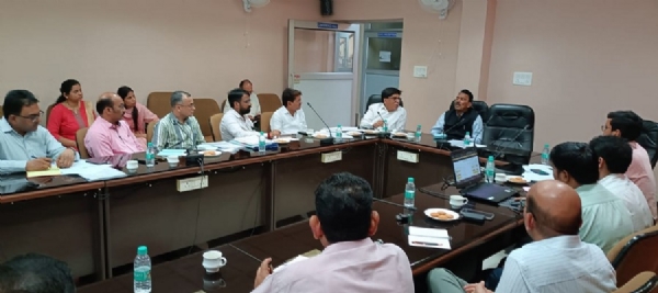 समीक्षा करते हुए मंत्री तुलसीराम सिलावट