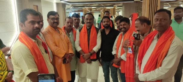भाजपा प्रयागराज महानगर के मण्डल पदाधिकारियों के साथ महानगर अध्यक्ष का छाया चित्र