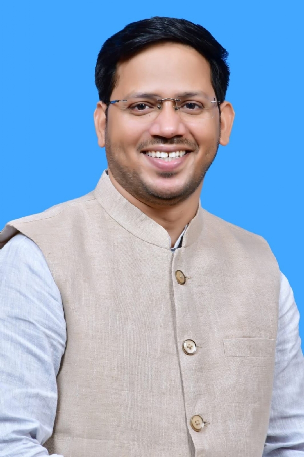 नगर परिषद के चेयरमैन डॉ. यशपाल