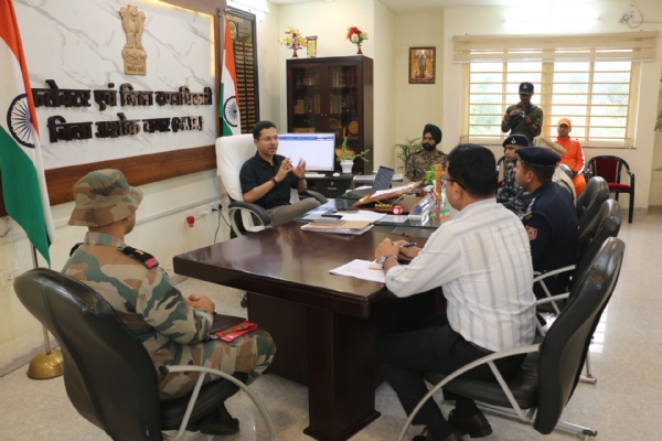 अशोकनगर: बाढ़ प्रभावित क्षेत्र का जायजा लेने सेना,एनडीआरएफ, एसडीआरएफ के अधिकारियों की हुई बैठक