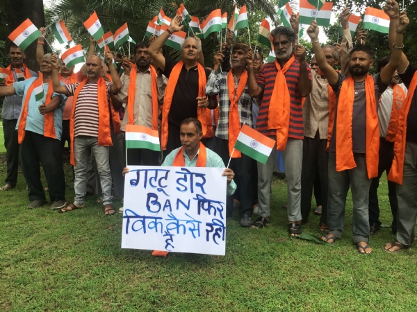 डोगरा फ्रंट और शिव सेना के कार्यकर्ताओं ने अशोक गुप्ता के नेतृत्व में चीनी मांझा (गट्टू) के खिलाफ जम्मू शहर में एक विशाल रैली निकाली