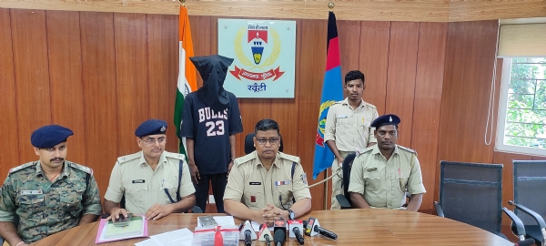खूंटी में पिस्टल और गोली के साथ अपराधी गिरफ्तार