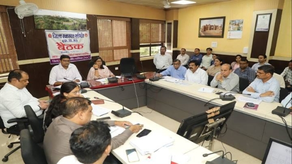 जिला स्वास्थ्य समिति की बैठक में दिए निर्देश