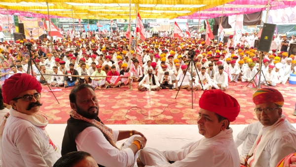हक नहीं तो वोट नहीं’, डीएनटी समाज ने किया चुनाव बहिष्कार का ऐलान सड़क पर उतरा डीएनटी समाज, सरकार को दिया 3 माह का अल्टीमेटम