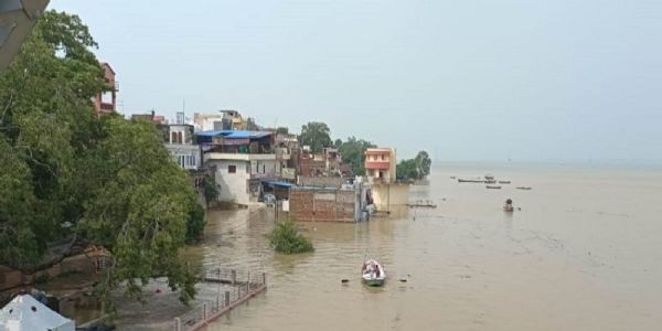 प्रयागराज में उफान पर है गंगा—यमुना, हर घंटे की अपडेट ले रहे हैं जिलाधिकारी