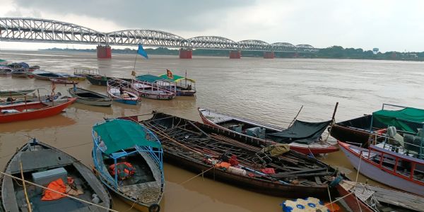 वाराणसी: गंगा और वरूणा की लहरों ने फिर धरा रौद्र रूप,तटवर्ती क्षेत्र में घुसा बाढ़ का पानी