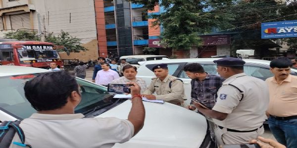 इंदौरः अव्यवस्थित और अवैध रूप से खड़ी बसों पर बड़ी कार्रवाई, आठ बसें जब्त