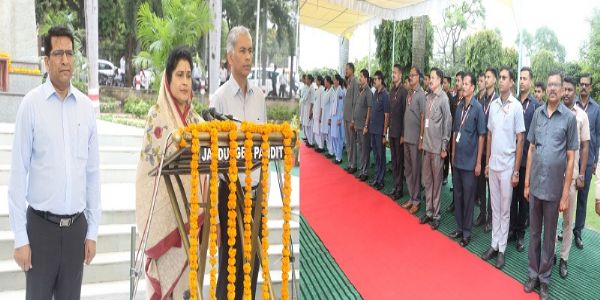 भोपाल : मंत्रालय में राष्ट्र-गीत वंदे-मातरम एवं राष्ट्र-गान का हुआ सामूहिक गायन