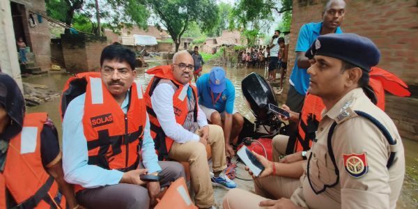 बाढ़ के खतरे को देखते हुए सम्बंधित अधिकारी दें ध्यान, ग्रामीण न हो परेशान : डीएम