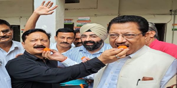 पंचायत चुनाव के नतीजों पर कांग्रेस ने मनाया जीत का जश्न