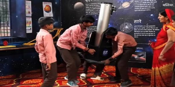 यूपी के परिषदीय स्कूल के एस्ट्रो लैब में बच्चों के सपनों को मिल रही नई उड़ान