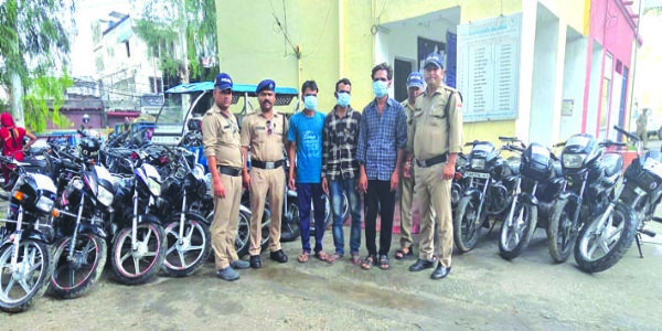 अंतर्राजीय बाइक गिरोह का भंडाफोड़, तीन गिरफ्तार, 11 बाइक बरामदद
