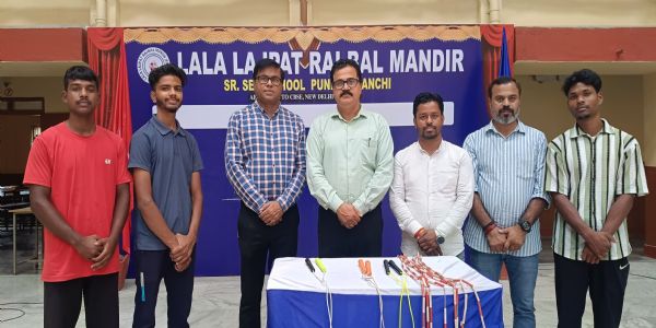 झारखंड जंप रोप संघ के खिलाड़ियों ने बच्चों के सामने दिखाया करतब