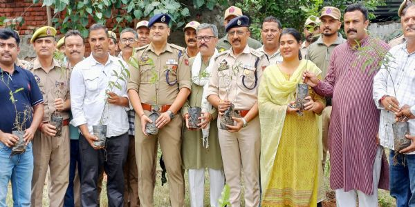 संस्कृत माह के उपलक्ष्य में घरोटा पुलिस स्टेशन में पौधरोपण कार्यक्रम आयोजित