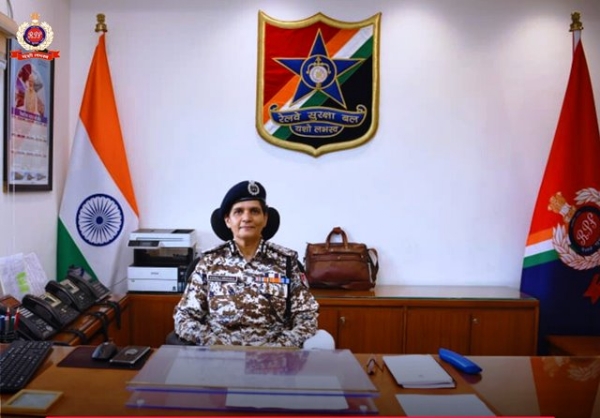 आईपीएस सोनाली मिश्रा ने शुक्रवार को रेलवे सुरक्षा बल की डीजी का पदभार संभाला