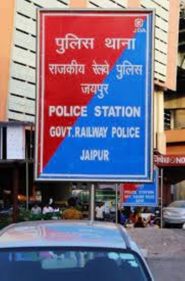 ईयर फोन लगाकर पार रहा था पटरियां, ट्रेन की चपेट में आने से युवक की मौत