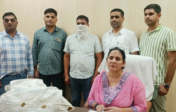 सोनीपत: 30 लाख रुपये की रिश्वत लेते हुए गिरफ्तार स्कूल क्लर्क संदीप कुमार