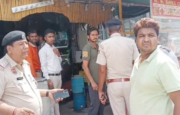 सोनीपत:   अतिक्रमण करने वालों पर कार्रवाई हुए पुलिस अधिकारी