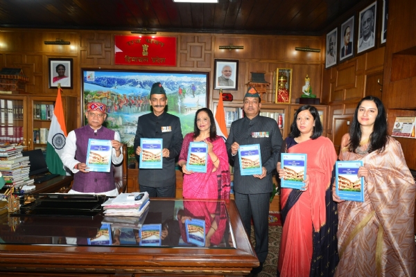 लोकसेवा आयोग के अध्यक्ष की राज्यपाल से भेंट
