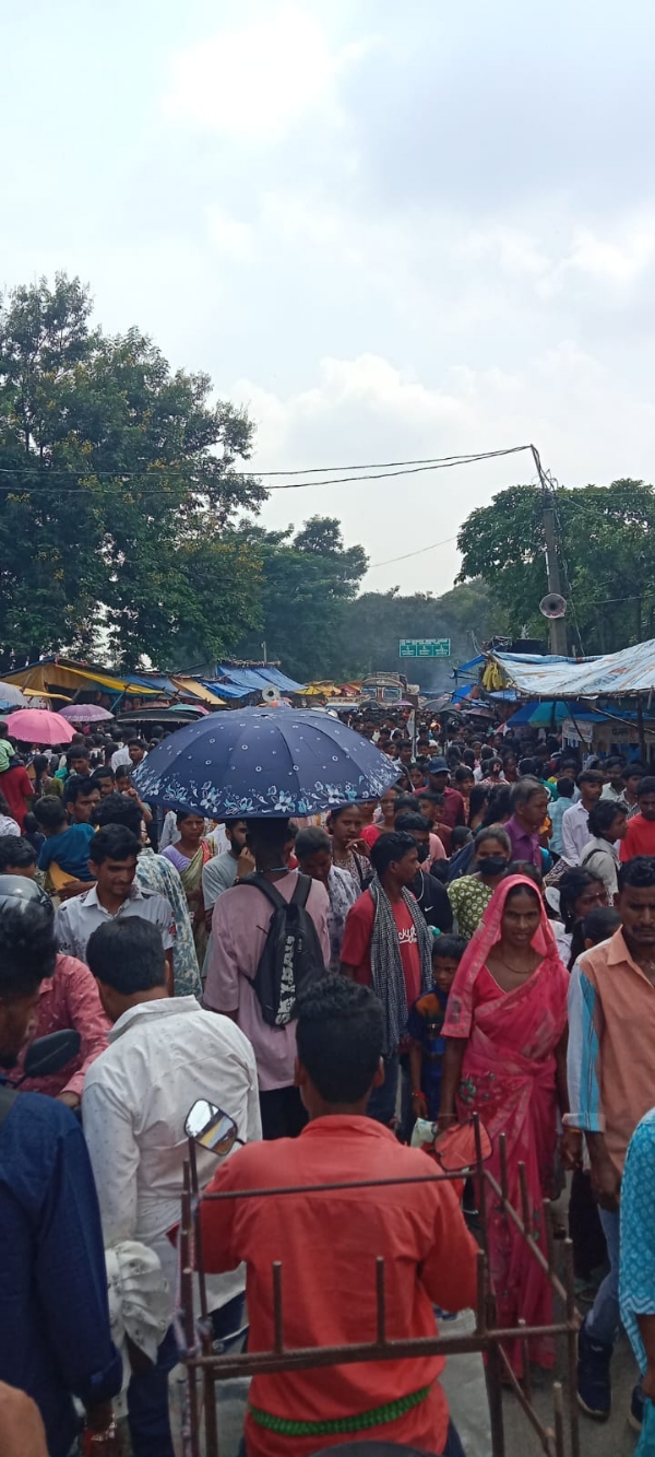 आम्रेश्वर धाम के मला में उमड़ी भारी भीड़, जमकर हुई खरीदारी