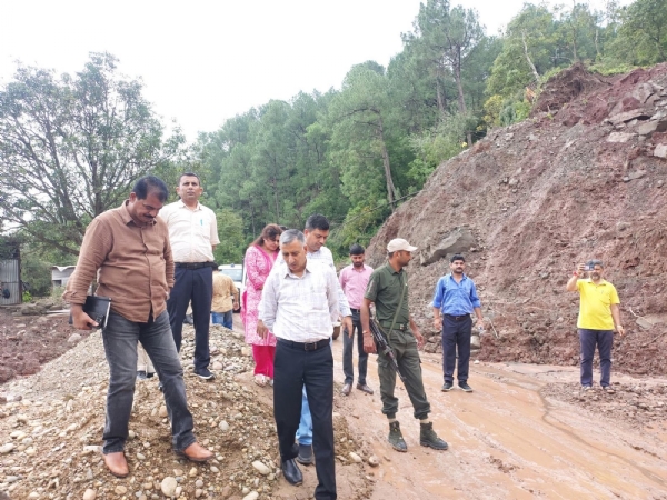 DC Kathua inspected the ongoing bridge construction work on Pedu Nallah in Mahanpur