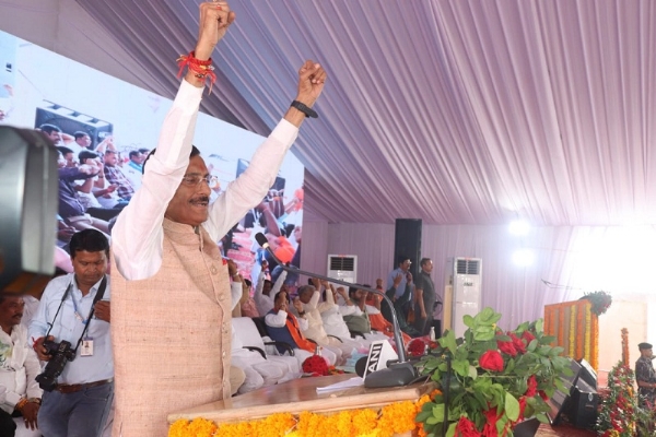 इंदौर में एक बगिया मां के नाम अभियान अंतर्गत आयोजित पौधरोपण कार्यक्रम