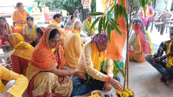 राष्ट्र साधना पुष्टि गायत्री महायज्ञ में देव भक्ति के साथ गूंजी देशभक्ति की स्वर लहरियां