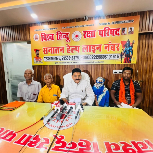 प्रेस वार्ता करते गोपाल राय