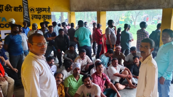 महासंघ की बैठक में मौजूद ऑटो चालक