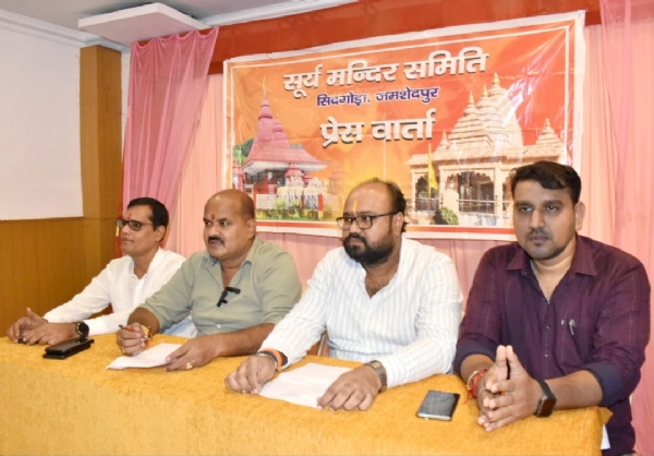 जन्माष्टमी की जानकारी देते आयोजक