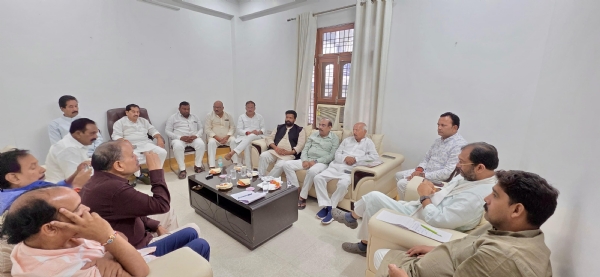 प्रयागराज के जार्जटाउन में हुई कांग्रेस पार्टी की समीक्षा बैठक का छाया चित्र