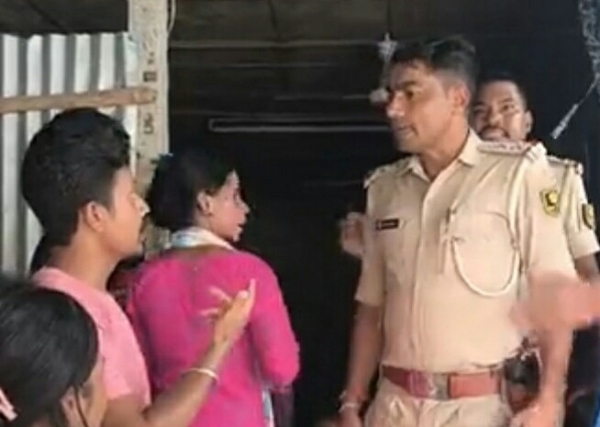 घटना स्थल पर पुलिस
