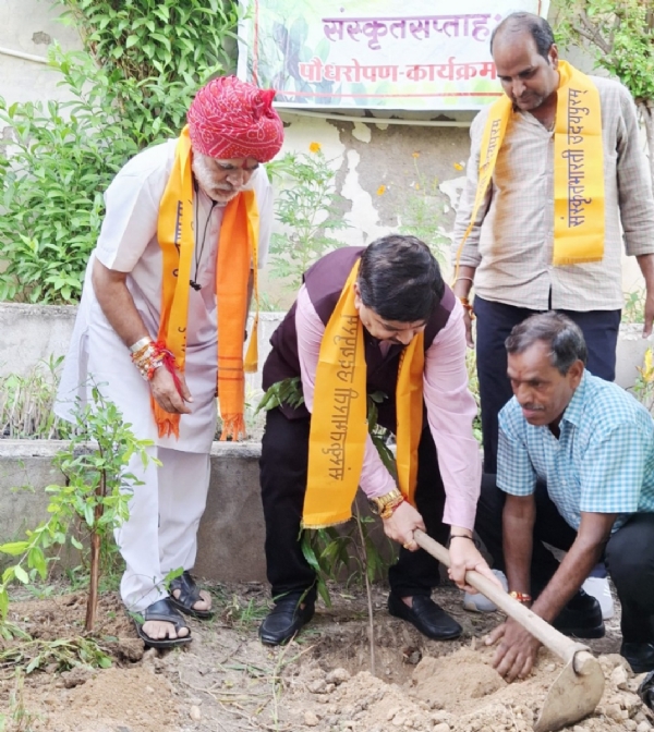 संस्कृत सप्ताह के तहत पौधारोपण, संस्कृत नामों के साथ हरियाली का संदेश