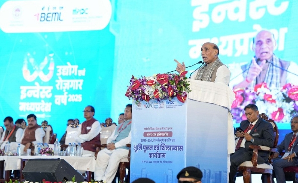 रक्षा मंत्री राजनाथ सिंह ने रेल हब फॉर मैन्युफैक्चरिंग इकाई का शिलान्यास कार्यक्रम को किया संबोधित