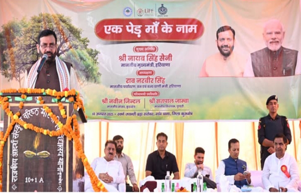 कुरुक्षेत्र के गांव थाना स्थित ब्रह्मसरोवर पर कार्यक्रम काे संबाेधित करते मुख्यमंत्री नायब सैनी