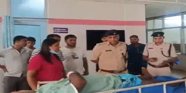 सरकारी शिक्षक को बाइक सवार अपराधी ने मारी गोली,हालात गंभीर