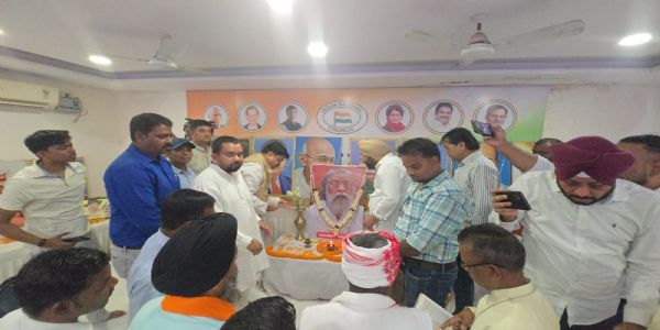 कांग्रेस मुख्यालय में गुरुजी शिबू सोरेन को दी गई भावभीनी श्रद्धांजलि