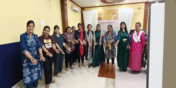 तिजड़ी की सुनहरी मेहंदी कार्यक्रम में सिंधी समाज की महिलाओं का छलका उत्साह