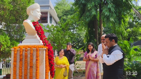 उपायुक्त चंदन कुमार नमन करते