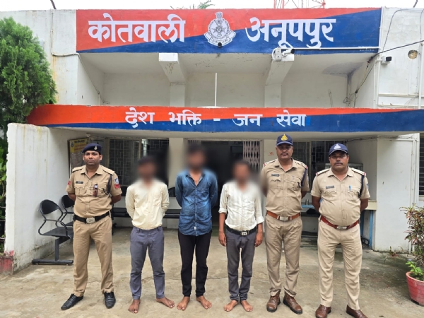 2 वर्ष से फरार 3 आराेपी गिरफ्तार