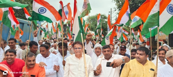 बादली विधानसभा क्षेत्र के गांव पाटोदा में ओमप्रकाश धनखड़ के नेतृत्व में तिरंगा यात्रा निकालते भाजपा कार्यकर्ता।
