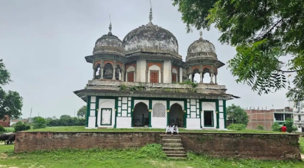 फतेहपुर में विवादित मंदिर मकबरे की फोटो