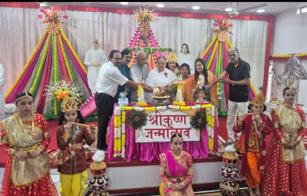 अनुष्ठान में शामिल श्रद्धालु अतिथिगण